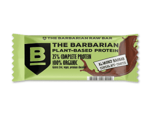 NOMADI | The Barbarian Raw Bar Almond Baobab Μπάρα Ενέργειας Με επικάλυψη σοκολάτας 25% Πρωτεΐνη 65g